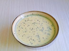 拌好的蛋卷糊放旁边，静置10分钟。