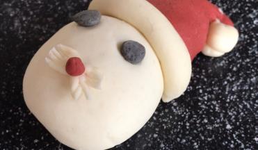 用黑面做圣诞老人的眼睛