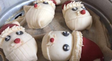 放入蒸格中，冷水上锅小火蒸，上气后蒸10分钟，关火后焖1分钟即可