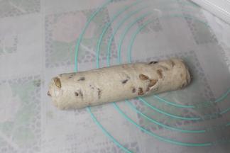 翻面，然后自上而下卷起。