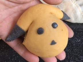 再做出眼睛、鼻子