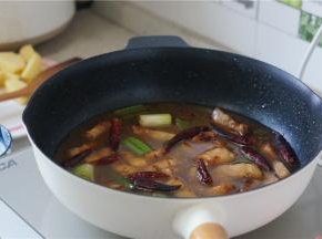 再根据喜辣的程序，可以加入一点辣椒来调配。