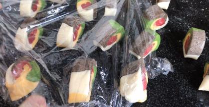 盖上保鲜膜醒发10分钟