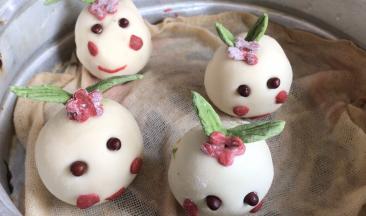 放入蒸锅，冷水上锅，上气后蒸10分钟，关火后焖2分钟左右即可