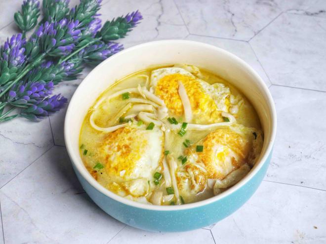 荷包蛋煮海鲜菇