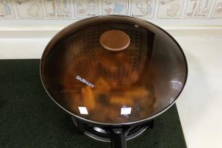 盖上锅盖中小火焖煮20分钟。