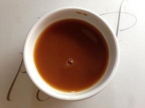 碗中加入白糖、蚝油、盐、淀粉和少许水调和均匀备用