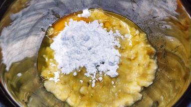 打入鸡蛋一个，糖粉30g