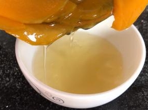蒸熟后的南瓜沥干多余的水分