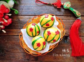 出锅装入容器中