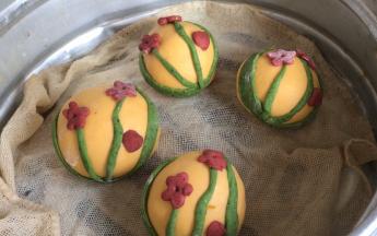 放入蒸熟中，冷水上锅，上气后蒸15分钟，关火后焖2分钟左右即可