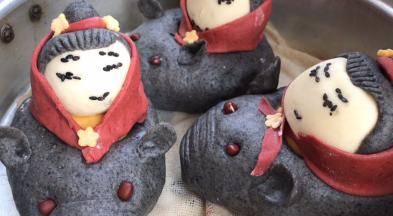 放入蒸锅，冷水上锅蒸，上气后蒸20分钟