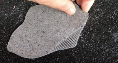 就是这样的，做出刘海的样子