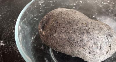 揉成光滑面团，密封发酵至两倍大