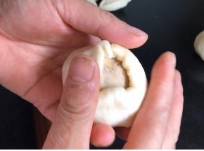 用手户口处，慢慢收口