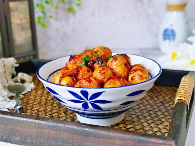 牛肉辣酱焖鹌鹑蛋