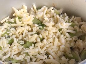 再铺一层马苏里拉芝士碎