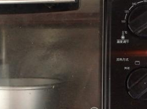 放入预热好的烤箱中层，200度烤25分钟