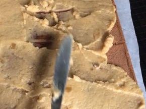 铺上一层自己喜欢的果酱