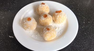 用自己喜欢的果干点缀一下