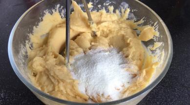 加入奶粉，翻拌均匀即可