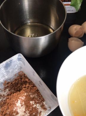 把三种不同的粉类混合均匀备用