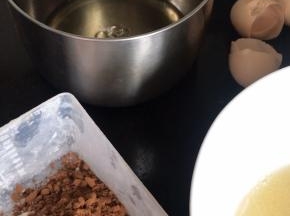 把三种不同的粉类混合均匀备用