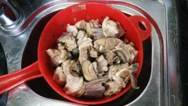 焯水5分钟捞出沥干水分