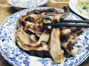 野生白牛肝菌，从开袋到煲的过程里，香味儿超级香，口感厚实嫰滑

