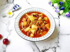 牛肉酥烂，土豆绵软，老少皆宜食用。