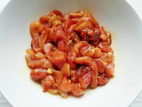 搅拌均匀腌制10分钟左右。