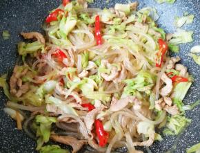 翻炒均匀关火出锅。