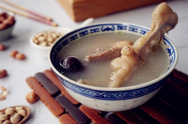 花生眉豆煲鸡脚