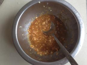 混合均匀，调成料汁备用