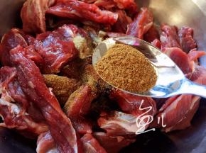 放入胡椒粉