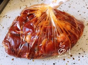 装入保鲜袋，冰箱冷藏保存24小时