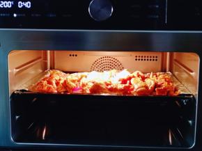 入蒸烤箱中层。