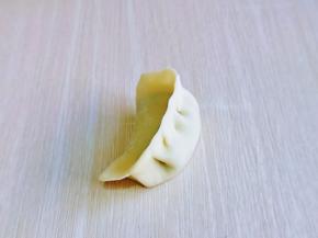 再按个人喜欢捏起来，这样就包好了呦～