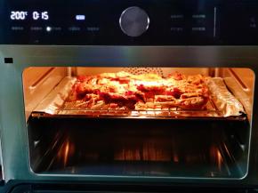 再次入蒸烤箱，200度蒸汽嫩烤15分钟。