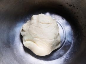将油酥材料混合均匀