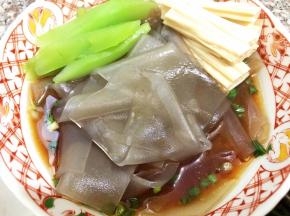 捞出摆在碗里