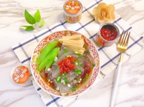 加入辣酱或者红油辣椒