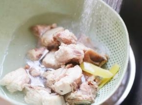 洗净沥干。