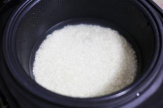 加入没过一指的清水。