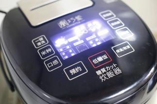 开启低糖饭模式。用这款锅煮出来的米饭粒粒分明，口感新鲜，保留原有营养，还能有效降低大米中的含糖量，好吃还不用担心长胖。