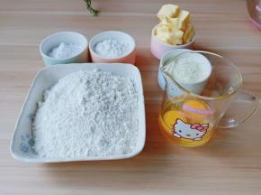 所有食材称重，鸡蛋磕入学厨杯子里，用学厨量杯量90克。