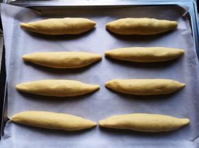 摆入蒸盘，静置15分钟，放入蒸箱蒸20分钟，如果是用蒸锅，中小火蒸12分钟，关火焖5分钟，即可享用