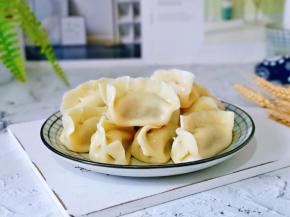 捞出淋干水分，装盘。