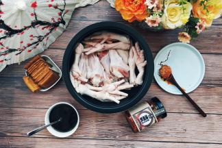 码入鸭腿、鸡爪、鸡蛋等