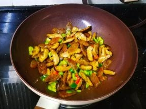 翻炒半分钟